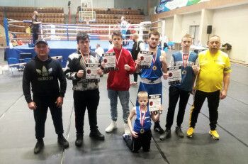 Pilscy bokserzy i kickboxerzy szkolą formę 