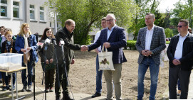 Powiat Pilski razem z leśnikami zakłada łąki kwietne w Pile 