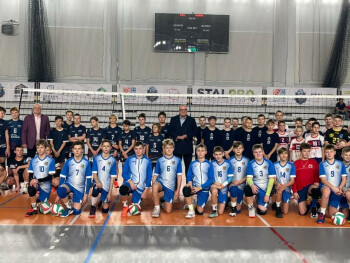 Turniej siatkarski dla dzieci w hali przy Pola w Pile 