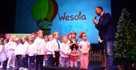Jasełka w wykonaniu przedszkolaków na scenie Kina ISKRA w Pile 