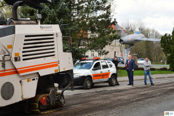 Prace naprawcze nawierzchni jezdni na ul. Okrzei w Pile 