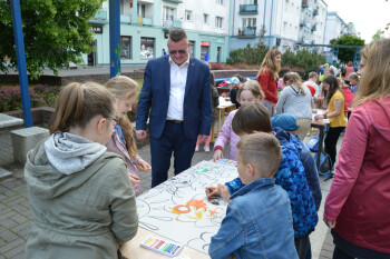 Dla dzieci: czytanie i malowanie 