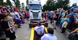 Tłumy na pojedynku strongmanów i festiwalu baniek mydlanych