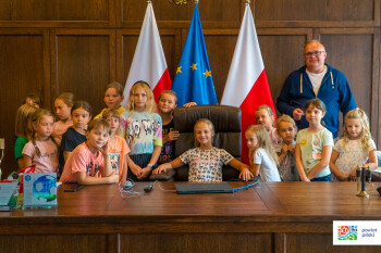 Uczestnicy półkolonii z wizytą w Starostwie Powiatowym w Pile 