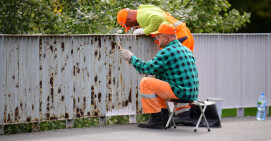 Odnawianie balustrad na moście Bolesława Krzywoustego w Pile 