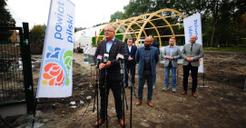 Centrum sportowe przy ul. Pola pnie się w górę