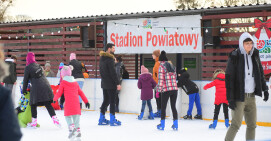 Ferie w pełni. Lodowisko tętni życiem 