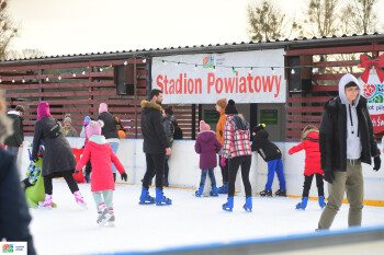 Ferie w pełni. Lodowisko tętni życiem 