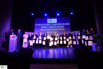 Koniec roku szkolnego maturzystów i stypendia dla najlepszych