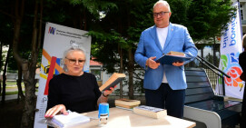 Serdeczne życzenia dla bibliotekarzy 