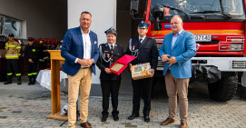 Gratulacje z okazji jubileuszu 75 - lecia OSP w Nowej Wsi Ujskiej