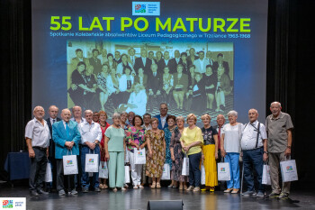 Spotkanie koleżeńskie 55 lat po maturze w budynku kina ISKRA