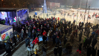  Rodzinne Mikołajki i otwarcie lodowiska na stadionie przy Okrzei