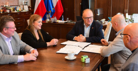 Umowy z wykonawcami na remonty dróg i budowę chodników 