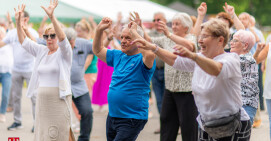 Seniorzy rozpoczęli piknikowy sezon na stadionie przy Okrzei  