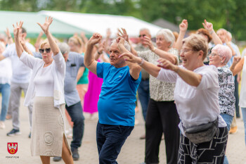 Seniorzy rozpoczęli piknikowy sezon na stadionie przy Okrzei  