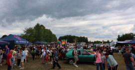 Tłumy na Retro Zlocie Starych Pojazdów i Maszyn