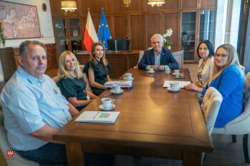 Gratulacje dla pracowników z okazji jubileuszu pracy zawodowej