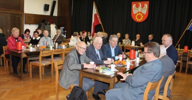 Emeryci byłego Urzędu Wojewódzkiego na spotkaniu w Starostwie