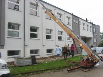 Termomodernizacja budynku przy Al. Wojska Polskiego 49 B w Pile - trwają prace budowlane.