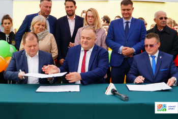 Umowa z wykonawcą budowy hali sportowej przy ul. W.  Pola w Pile podpisana!  
