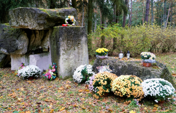 Zawieźliśmy chryzantemy na Cmentarz Wojenny w Leszkowie