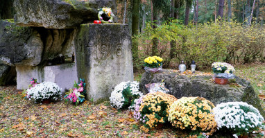 Zawieźliśmy chryzantemy na Cmentarz Wojenny w Leszkowie