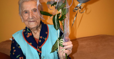 Pani Bronisława skończyła 100 lat. Starosta życzy dużo zdrowia