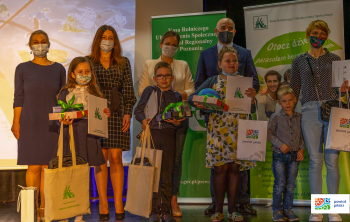 Nagrody dla laureatów konkursu dla dzieci o bezpieczeństwie na wsi 