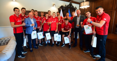 Kadra Polski U21 w siatkówce w Starostwie Powiatowym w Pile 