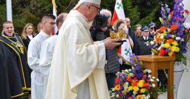 Nowe korony dla Piety Skrzatuskiej na 50-lecie diecezji 