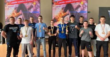 informacja o sukcesie zawodników kickboxingu pilskiego klubu na arenie krajowej 