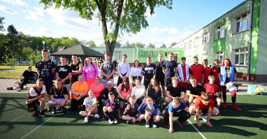 na nowych boiskach w SOSW w Pile odbył się turniej piłki nożnej zorganizowany przez radę rodziców wychowanków przy wsparciu Powiatu Pilskiego 