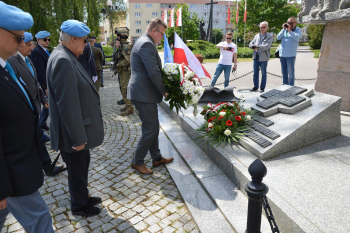 wicestarosta pilski oddał hołd polskim żołnierzom służących w misjach pokojowych ONZ