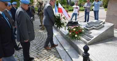wicestarosta pilski oddał hołd polskim żołnierzom służących w misjach pokojowych ONZ
