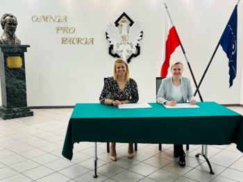 Dyrketor Zespołu Szkół Technicznych w Pile podpisała umowę z WAT w Warszawie na wsparcie dydaktyczne uczniów szkoływraszawie  