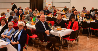 relacja ze spotkania adentowaego członków Niemieckiego Towarzystwa Społeczno-Kulturalnego w Pile które liczy ponad 200 członków 