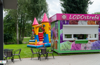 kawiarnia i zamek dla dzieci w strefie rekreacji