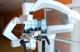 Mikroskop z zestawem nawigacyjnym dla neurochirurgów w szpitalu w Pile  (1)