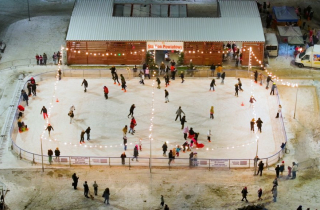 zimą Powiat organizuje na stadionie bezpłatne lodowisko 